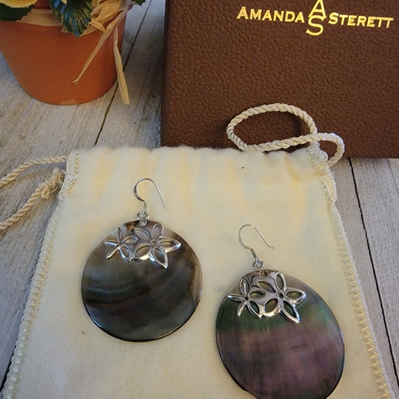 NIB Amanda Sterett Iredecent Earrings - Picture 5 of 8